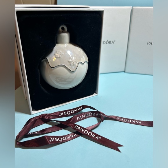 Pandora Christmas Ornament’s 2018 - Picture 2 of 3